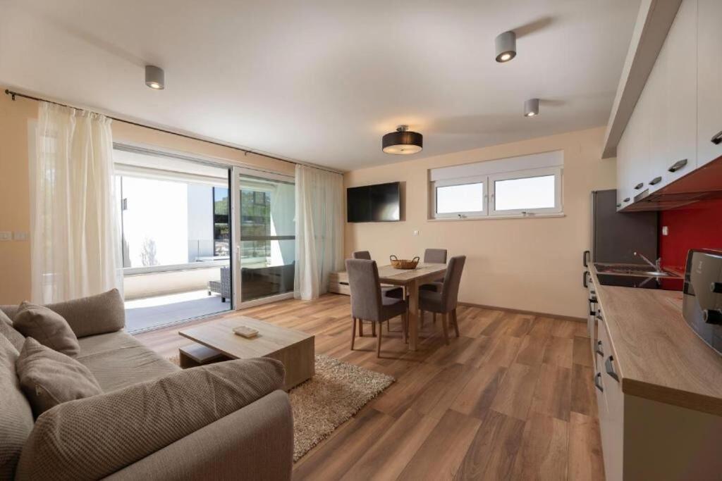 Apartments Marina Malinska Zewnętrze zdjęcie